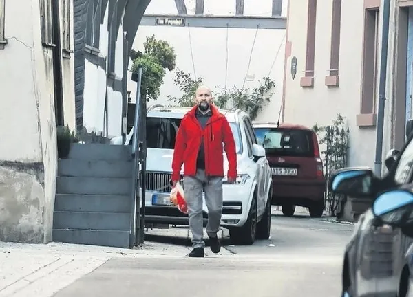 FETÖ’cü Mehmet Karabörk Almanya’da görüntülendi! Köstebek gibi saklanarak yaşıyor! MİT TIR’ları kumpasını adım adım planladı