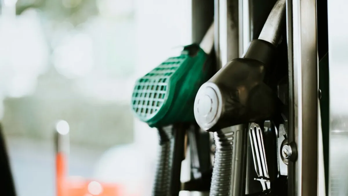 Benzin fiyatlarında peş peşe indirim! 10 Nisan güncel akaryakıt fiyatları