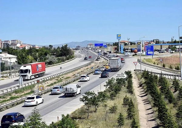 1688209129627.jpeg 43 ilin geçiş güzergahı kilit kavşakta dönüş yoğunluğu! Tatilciler dönüş yoluna geçti - 1