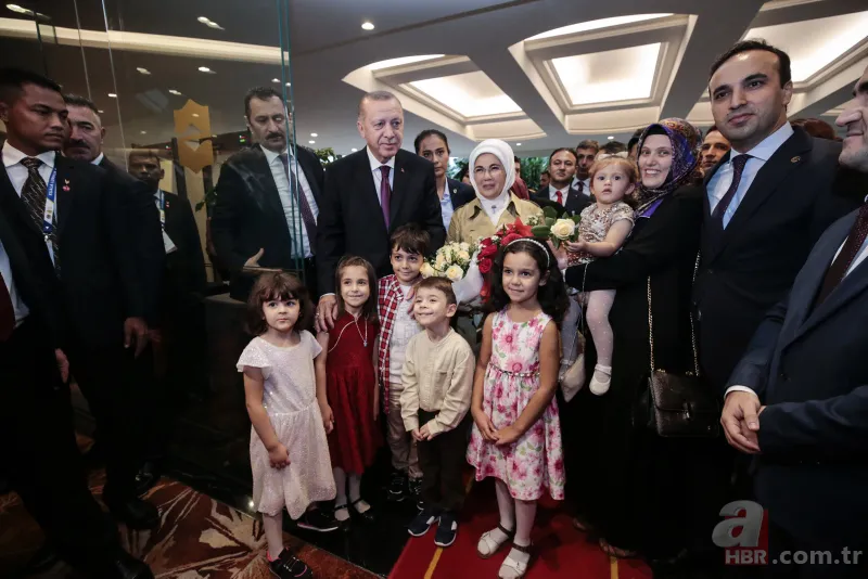 Başkan Erdoğan Kuala Lumpur'da! Oturumun ardından sergi alanını gezdi 14