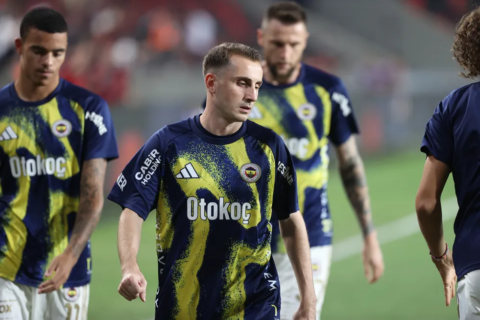 ismail-kartal-eyupspor-maci-oncesi-ilk-11de-revizeye-gidiyor-1789544783057.jpg İsmail Kartal’dan Fenerbahçe’de dikkat çeken kadro değişikliği planı - 1