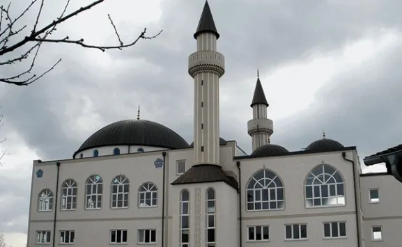 Avustralya'da İslam karşıtları camiyi hedef aldı - 1
