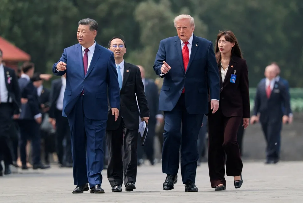 trump-si-zirvesinde-tayvan-ticaret-ve-iran-gundemi-1790054437526.jpg ABD Başkanı Donald Trump ve Çin Devlet Başkanı Şi Cinping, 14 Mayıs 2026’da Çin’in başkenti Pekin’deki Cennet Tapınağı’nı gezerken görüntülendi. (REUTERS)