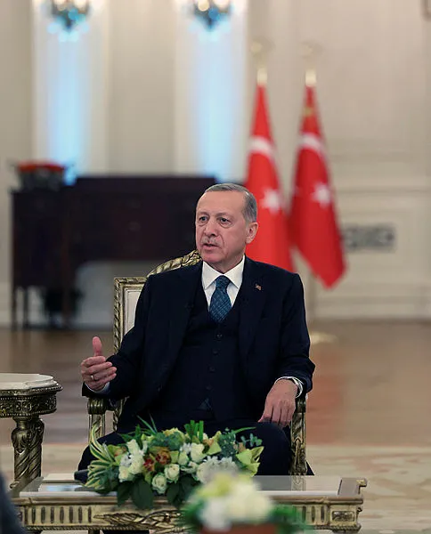 son-dakika-baskan-recep-tayyip-erdogandan-trt-canli-yayininda-kritik-aciklamalar-1681851828288.jpg