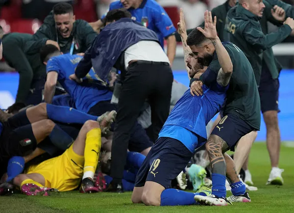 avrupanin-en-buyugu-italya-italya-penaltilarla-ingiltereyi-yenerek-euro-2020-sampiyonu-oldu-1626041111626.jpg Avrupa'nın en büyüğü İtalya! İtalya penaltılarla İngiltere'yi yenerek EURO 2020 şampiyonu oldu - 2