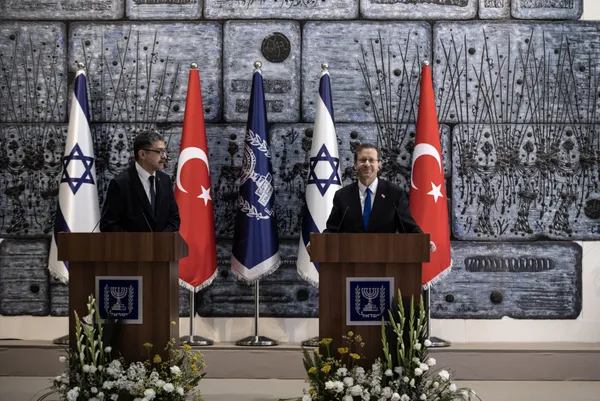Türkiye’nin Tel Aviv Büyükelçisi, İsrail Cumhurbaşkanı Isaac Herzog’a güven mektubunu sundu! Başkan Erdoğan’a davet