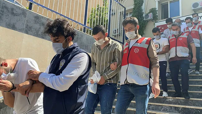 İstanbul’da araç kiralayanlara provizyon şoku! Milyonluk vurgun yapan çete çökertildi - 1