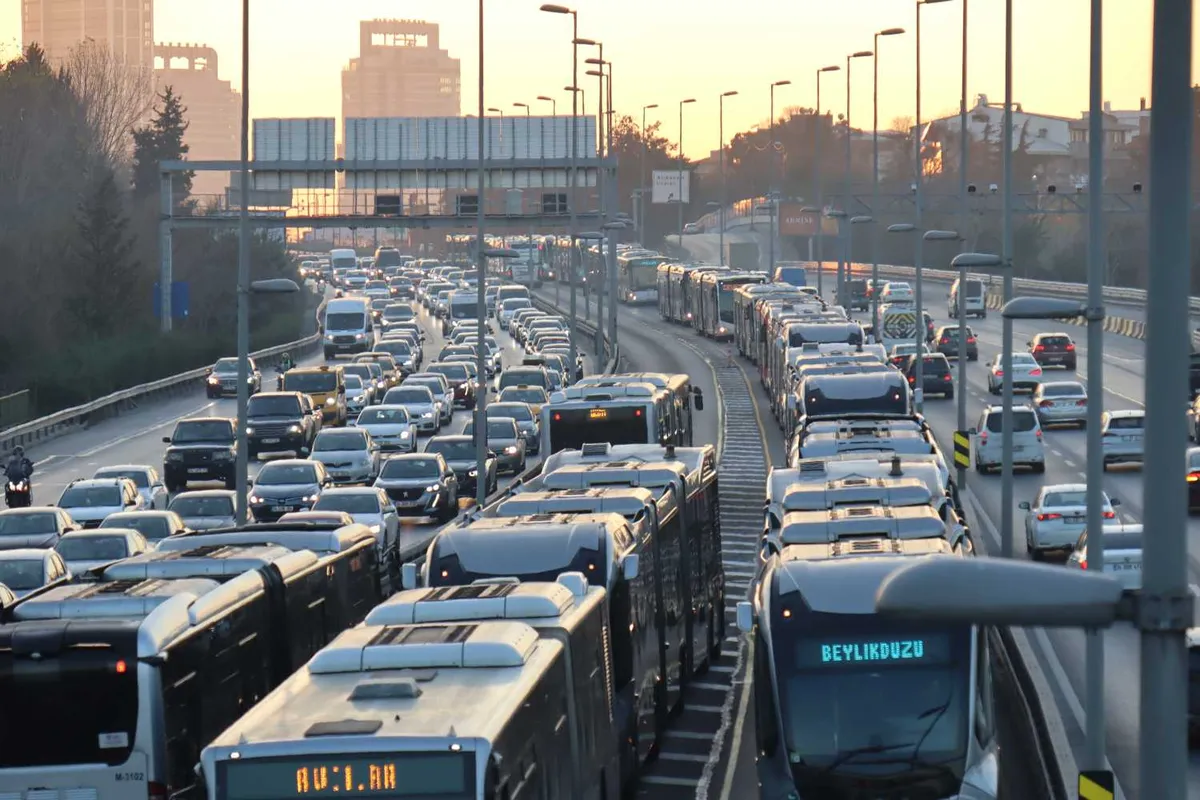 15 Temmuz kapsamında metrobüs seferlerinde de değişiklikler yapılacak. (Fotoğraf: A Haber Foto Arşivi)