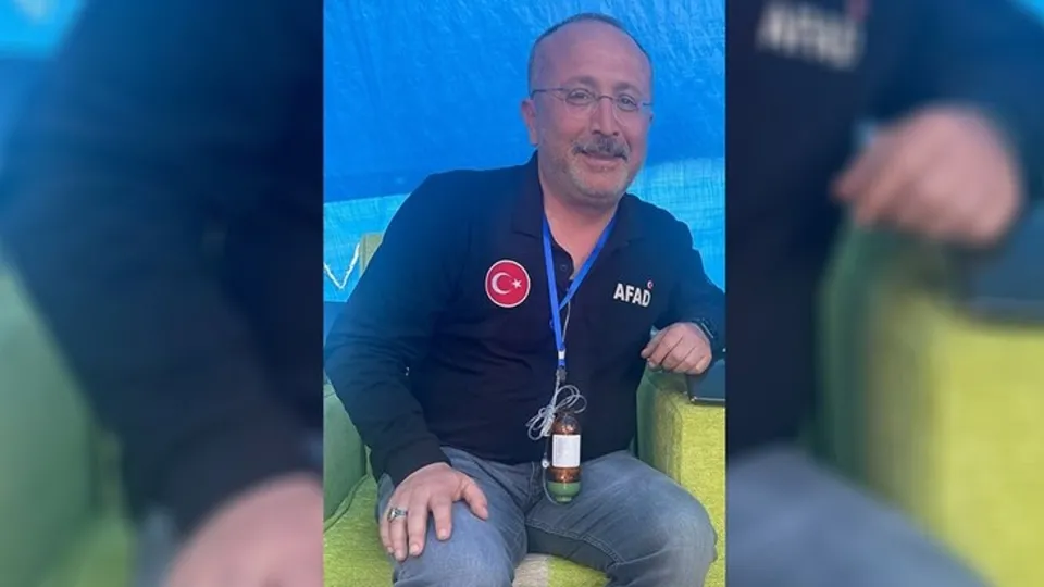 Kanser hastası Denizli Valisi Ali Fuat Atik deprem bölgesinden ayrılmıyor! Haftalardır boynunda kemoterapi şişesiyle çalışıyor
