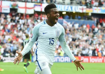Devler Sturridge için yarışıyor