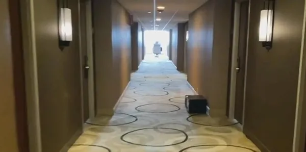 1680766871797.jpeg ABD ordusu ve FBI yanlış otel odasında yanlış kişiyi gözaltına aldı - 1