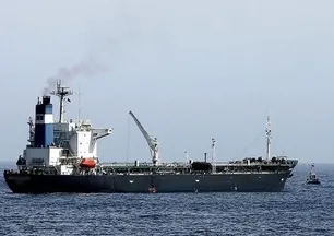 ABD Rus tescilli petrol tankerine el koydu!