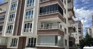 Perde takarken dehşeti yaşadı!