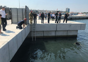 Kadıköy'de denize düşen kişi kayboldu