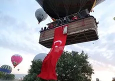 Kapadokya’da 19 Mayıs şöleni: Türk bayraklı balonlar gökyüzünde dalgalandı