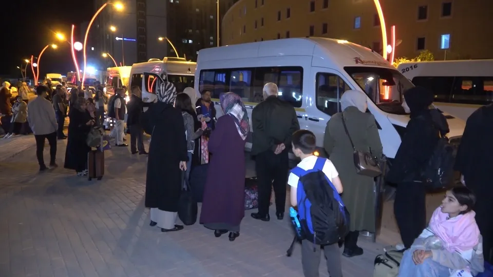 Konteyner kentlerde oy yoğunluğu! Sandık için geri döndüler