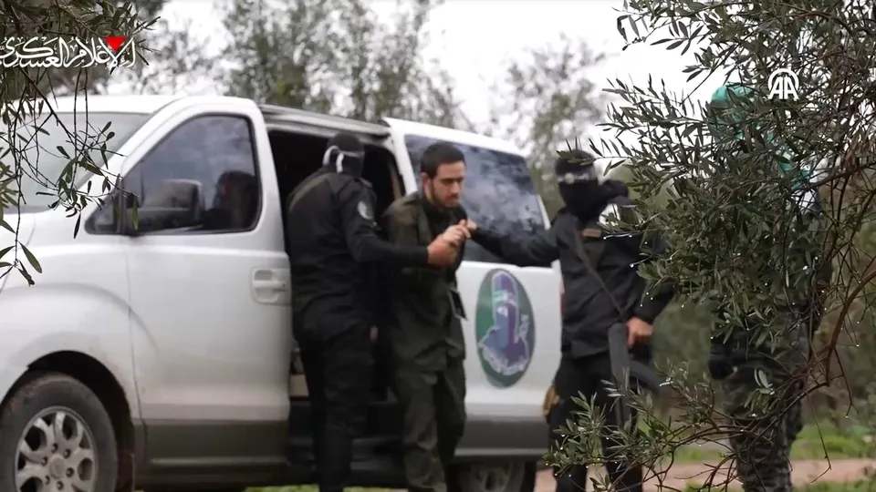 Hamas serbest bırakılan İsrailli esirlerin görüntülerini yayımladı