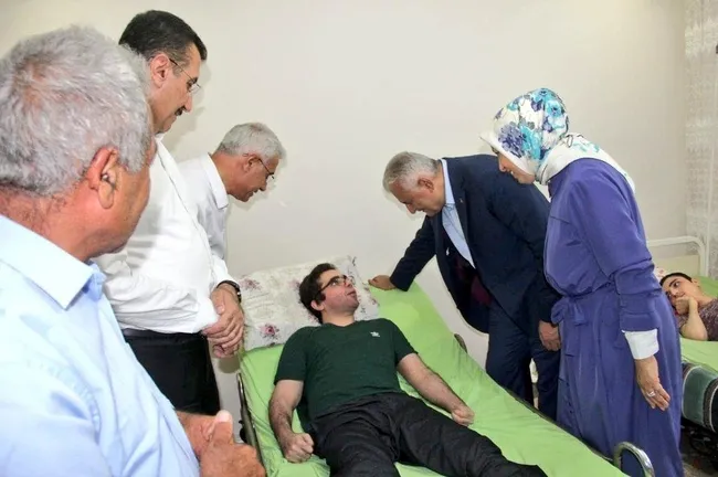 Binali Yıldırım Malatya’da Katı ailesini ziyaret etti