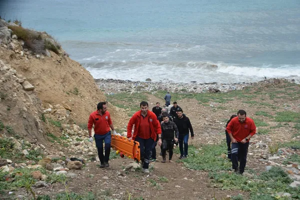 balik-avlamak-isterken-denize-dustu-6-saat-suda-mahsur-kaldi-1697543915186.jpg Balık avlamak isterken denize düştü: 6 saat suda mahsur kaldı - 3