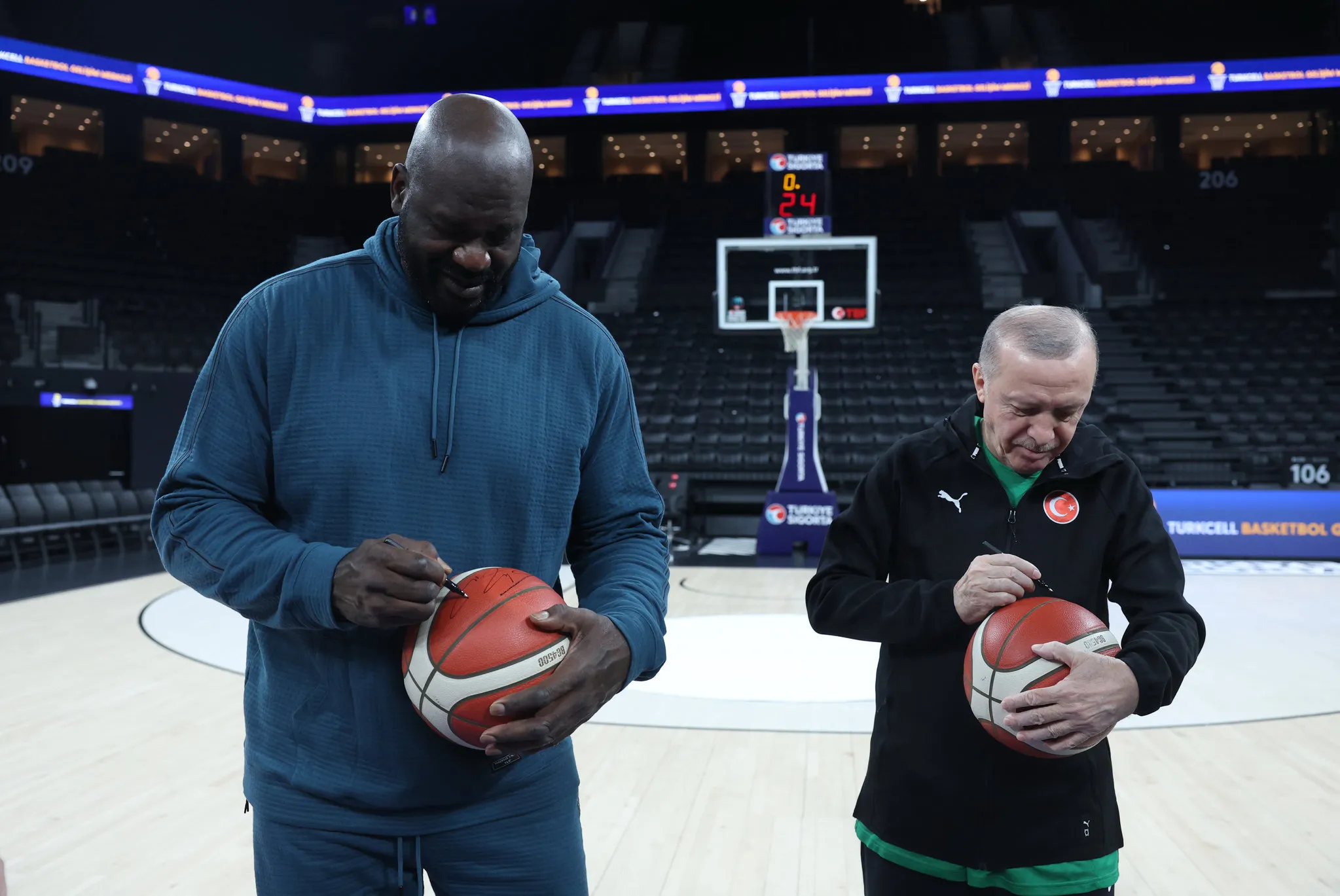 Başkan Erdoğan ile Shaquille O'Neal arasında samimi diyalog: Selamun aleyküm