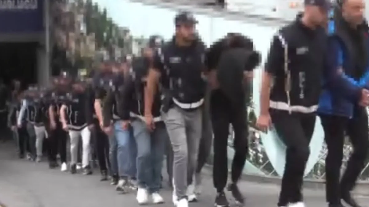 İstanbul merkezli 19 ilde sahte vatandaşlık operasyonu: 113 kişi adliyeye sevk edildi