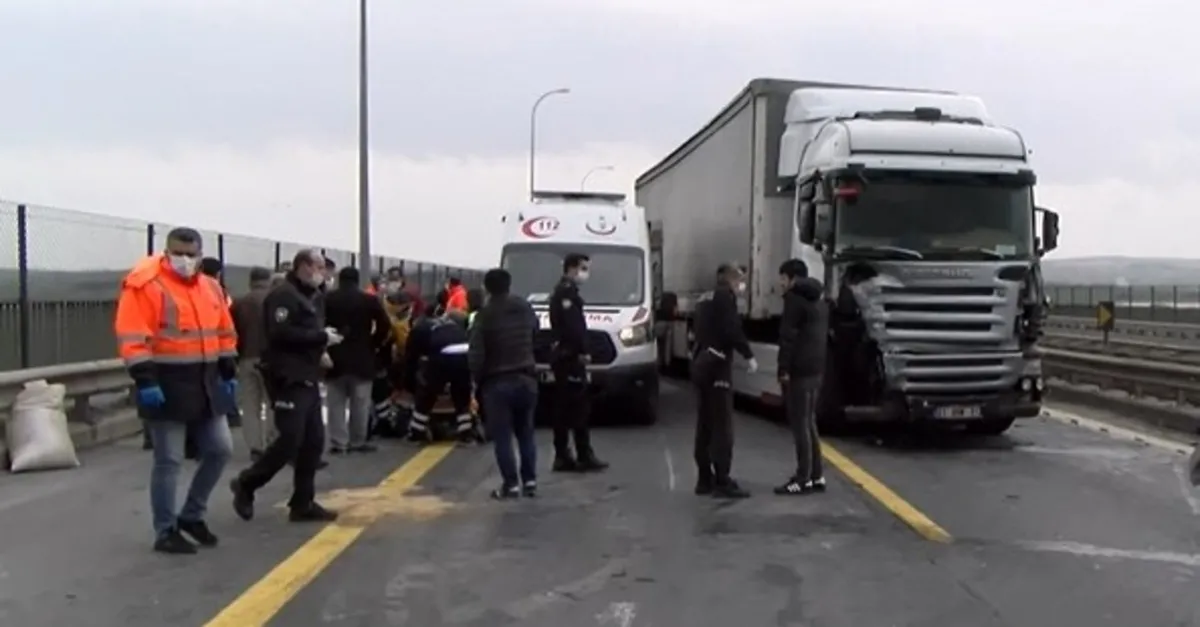 Son dakika: İstanbul Büyükçekmece'de TIR polis aracına çarptı! TEM kapandı... | Video