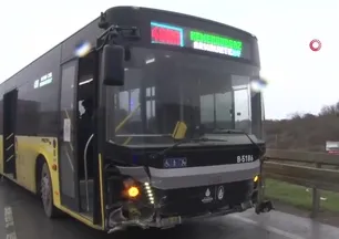İETT otobüsü bariyerlere çarptı