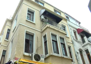 Beyoğlu'nda apart otelde yangın