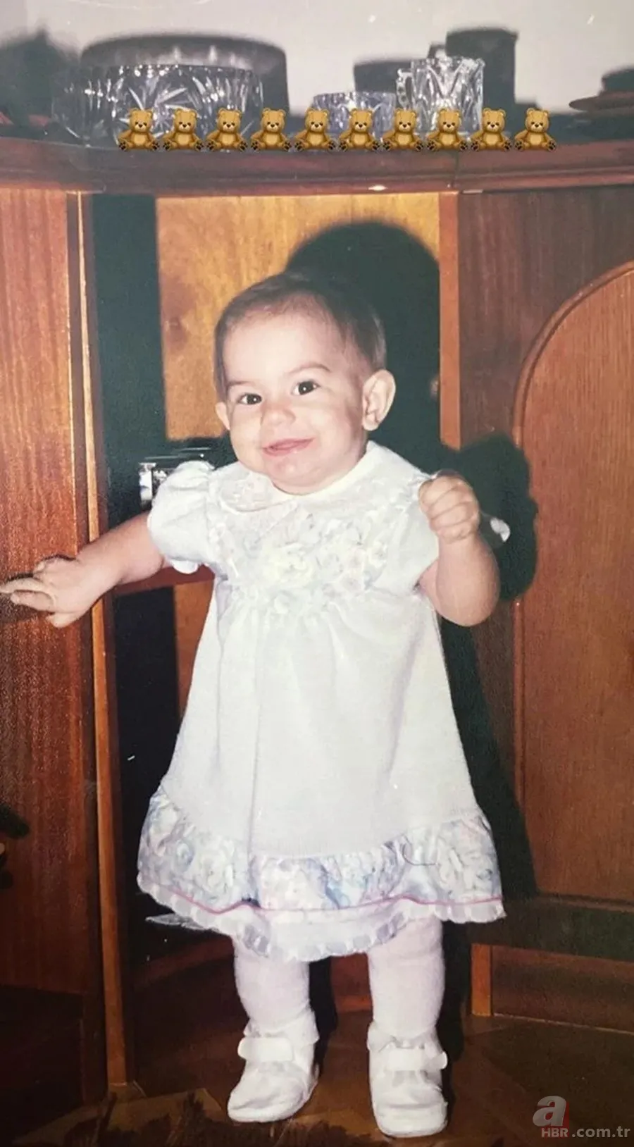 Ünlülerin çocukluk halleri: Gizem Karaca 20 yıl önceki fotoğrafını paylaştı 10