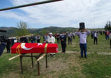 Kadıköy’deki kazada hayatını kaybeden itfaiye eri Kütahya’da toprağa verildi