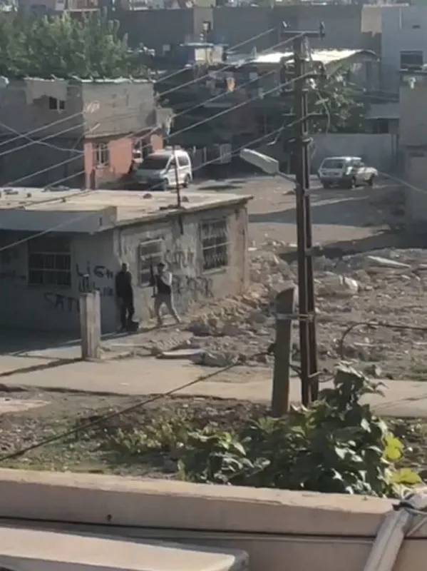 1634380829770.jpg Adana'da film sahnelerini aratmayan çatışma! Uzun namlulu silahlarla... - 2
