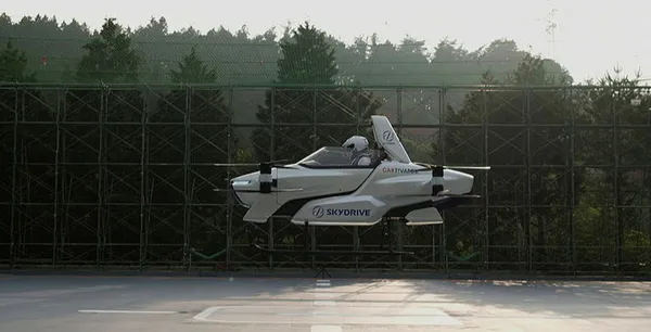 Uçan araba ilk sürücülü testini geçti! İşte uçan arabanın o görüntüleri