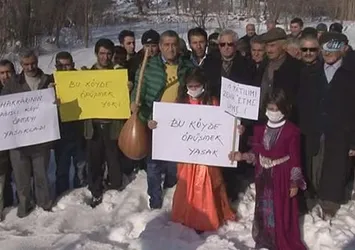 Bu köyde öpüşmek yasak!