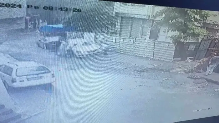 1720094860728.jpeg İSKİ'nin kazdığı yol çöktü araçlar içine düştü! Yer: Bayrampaşa - 3