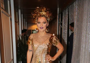 Demet Akalın'dan Hande Yener'e gönderme