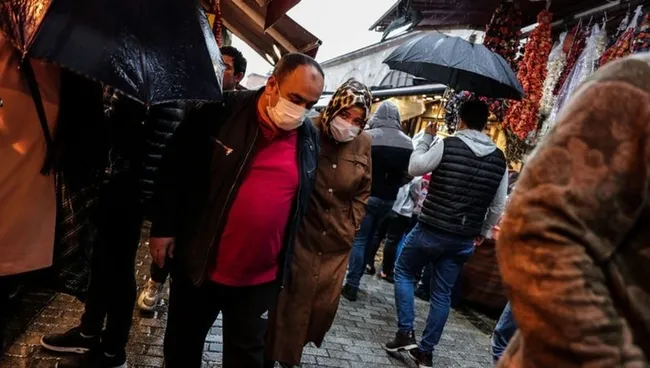 İçişleri Bakanlığı’ndan yeni koronavirüs genelgesi! Bu geceden itibaren kafe ve restoranlarda canlı müzik olmayacak