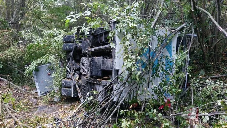 Samsun’da can pazarı! Yolcu otobüsü dereye yuvarlandı