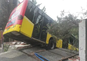 Üsküdar'da feci otobüs kazası! Olay yerinde kırmızı alarm