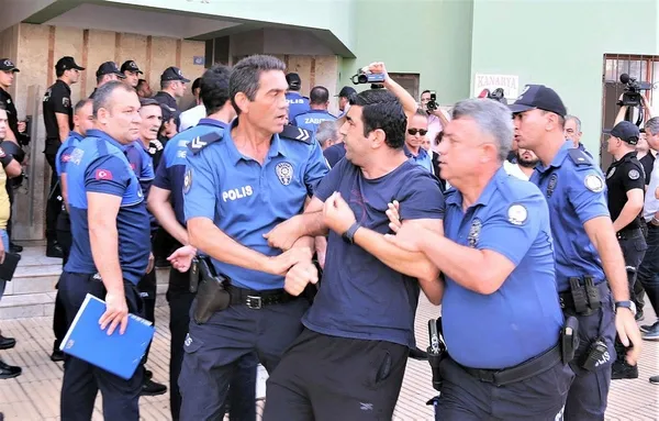 1693484745302.jpeg Antalya'da ortalığı karıştıran olay! Tahliyesine karar verildi vatandaşlar ekiplere direndi - 3