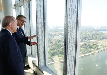 Belgrad'daki işçilerden Başkan Erdoğan'a sevgi seli: Belgrad Kulesi'ndeki Türk vatandaşlarıyla bir araya geldi