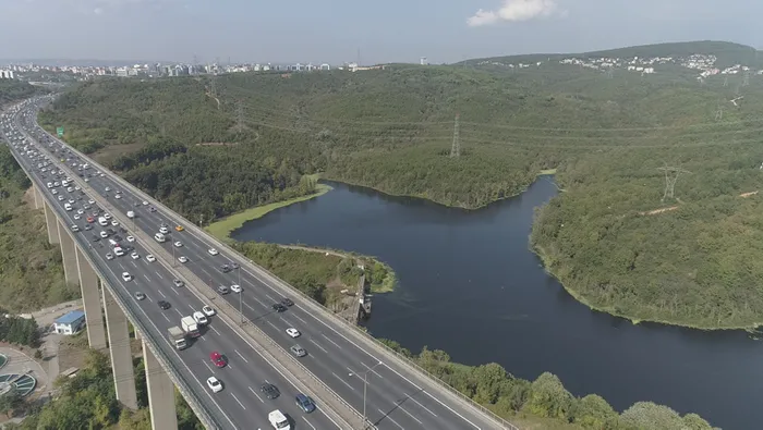 İstanbul’da ürküten manzara! Elmalı Barajı’nın suyu yine yeşile döndü