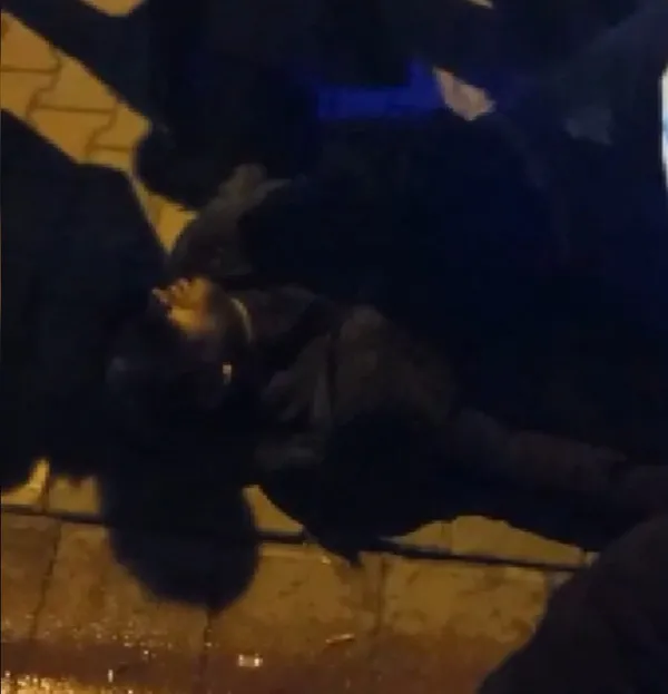 1638862991770.jpg Köpek gezdirmeye çıkan kadın tacize uğradı! Şüpheliye mahalleliden meydan dayağı - 4