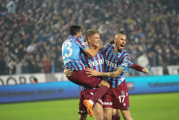 trabzonspor-sampiyonluga-yuruyor-trabzonspor-1-0-yeni-malatyaspor-mac-sonucu-ozet-1641582291146.jpg Trabzonspor şampiyonluğa yürüyor! Trabzonspor 1-0 Yeni Malatyaspor (MAÇ SONUCU-ÖZET) - 6