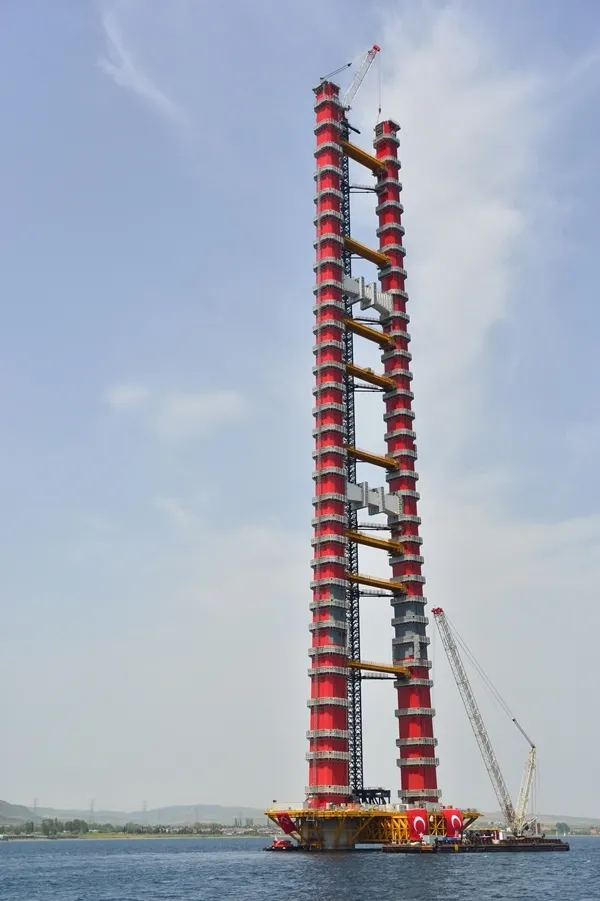 1915 Çanakkale Köprüsü'nün 318 metrelik çelik kuleleri tamamlandı