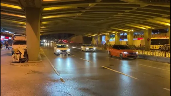 1636612609897.jpg 5 metre yükseklikteki üstgeçitten yere düştü - 2