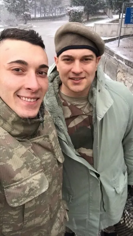 Çağatay Ulusoy'un hayranları birliği telefon yağmuruna tuttu