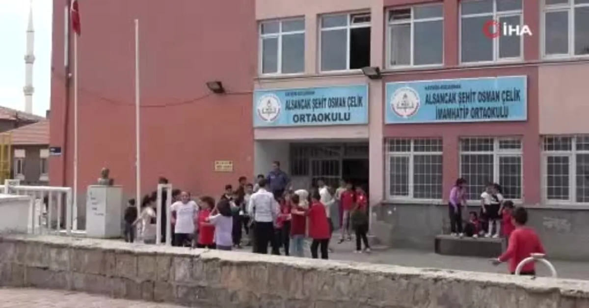 Kayseri’de okula kurşun yağdırdılar!