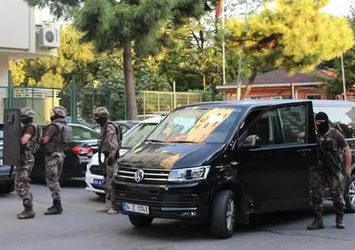 Ataköy'de binadan parka ateş açıldı: 2 yaralı!