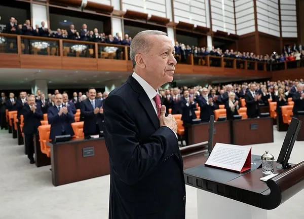 muhalefet-yine-milli-iradeye-saygisizlik-yapti-baskan-erdoganin-yemin-toreni-sirasinda-ayaga-kalkmadilar-1685797138650.jpeg Muhalefet yine milli iradeye saygısızlık yaptı! Başkan Erdoğan'ın yemin töreni sırasında ayağa kalkmadılar - 1
