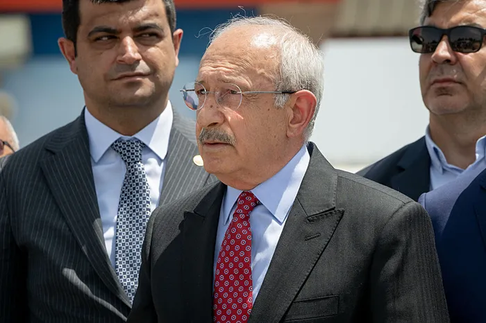 Bay Kemal geri dönüyor! Yeni parti için bomba iddia! Özgür Özel’e rest çekti: CHP’de bana sadık en az 50 milletvekili var